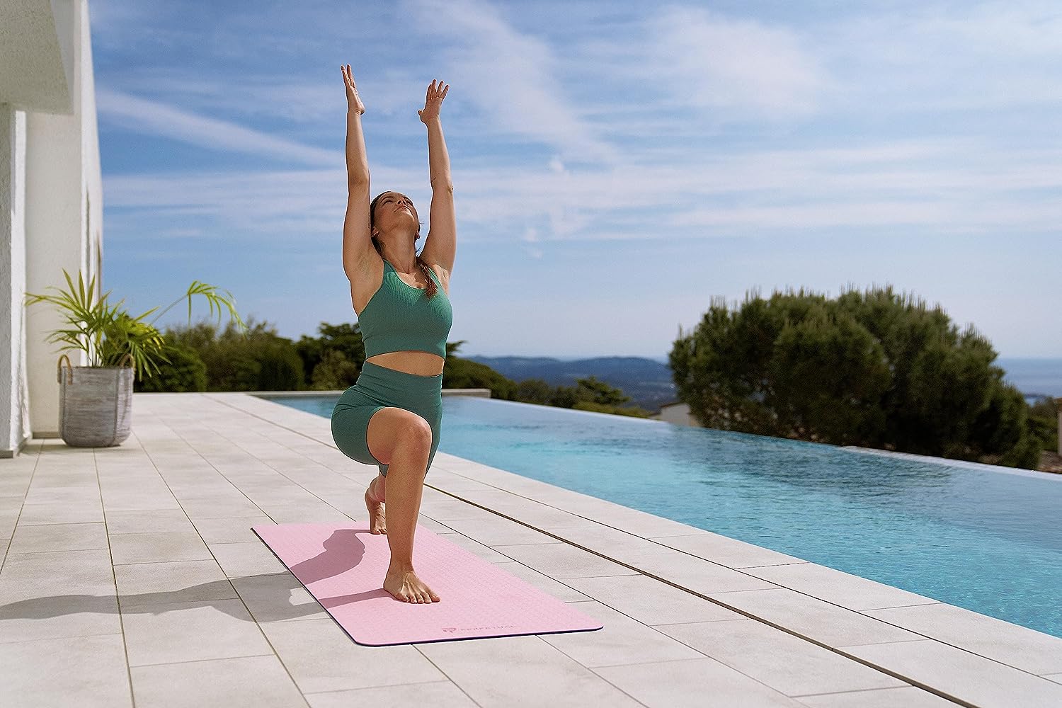 Esterilla Perpetual De Yoga Y Pilates Antideslizante De 6mm Con Correa Y Bolsa De Transporte  MKP