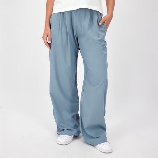 Outfit Pantalon Ancho Zapatillas Vans Mujer Con Jeans Pantalón