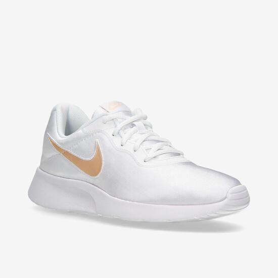 Nike Tanjun