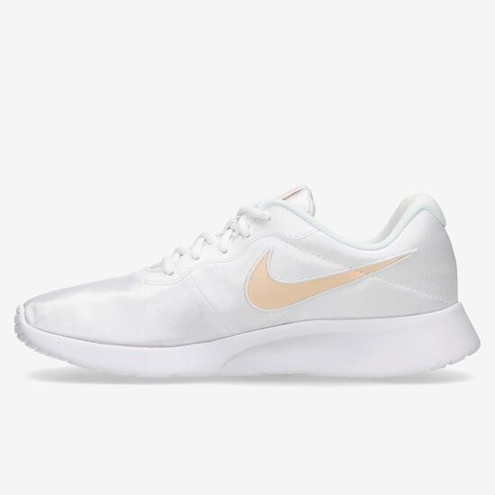 Nike Tanjun