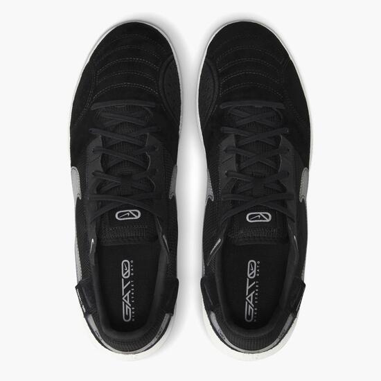 gato preto de nike