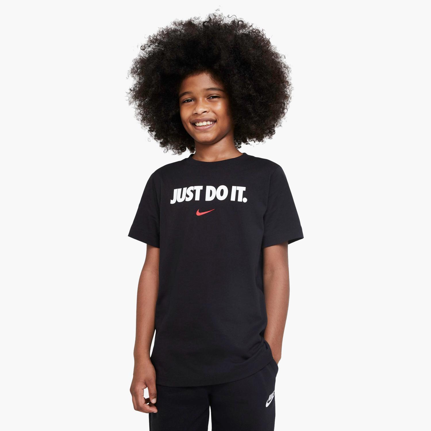 T-shirt  Futura - Preto -T-shirt Rapaz tamanho 16