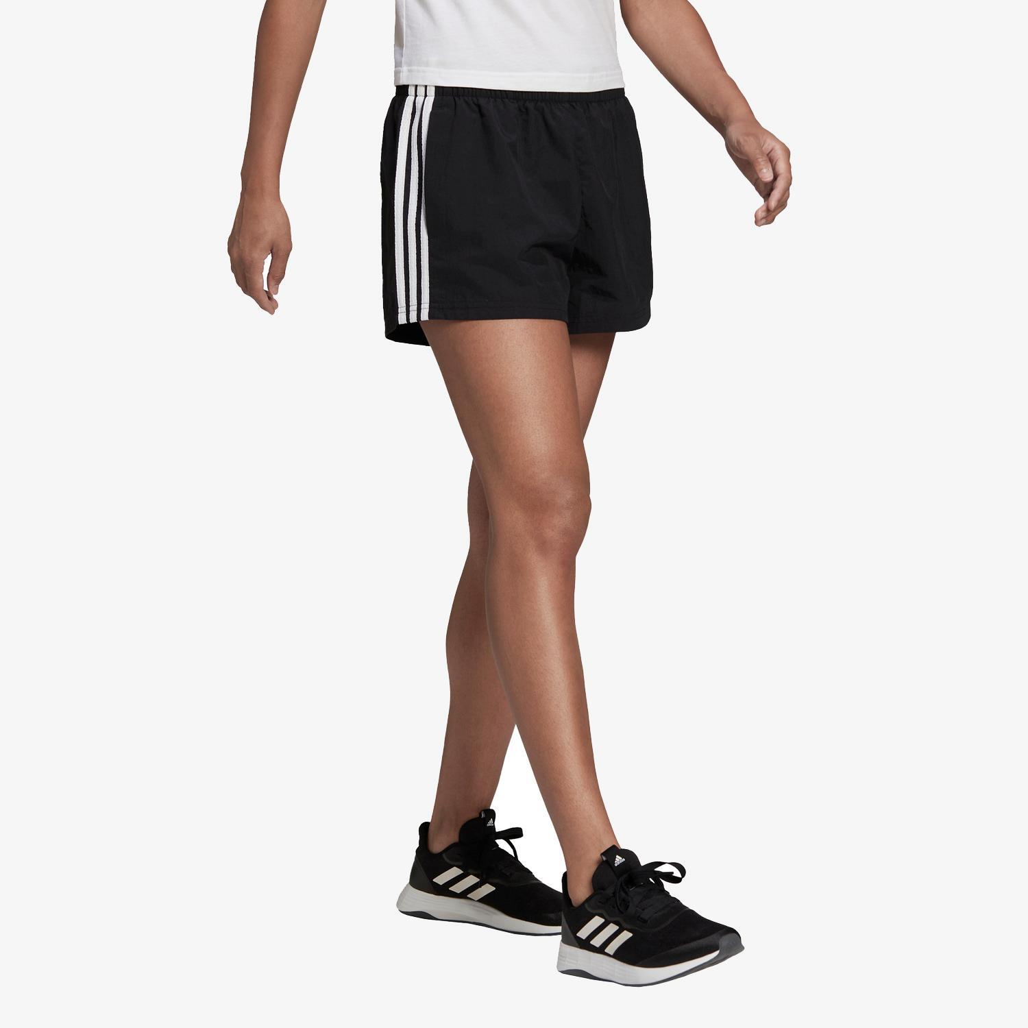 adidas Brand Love - Negro - Pantalón Corto Mujer | Sprinter