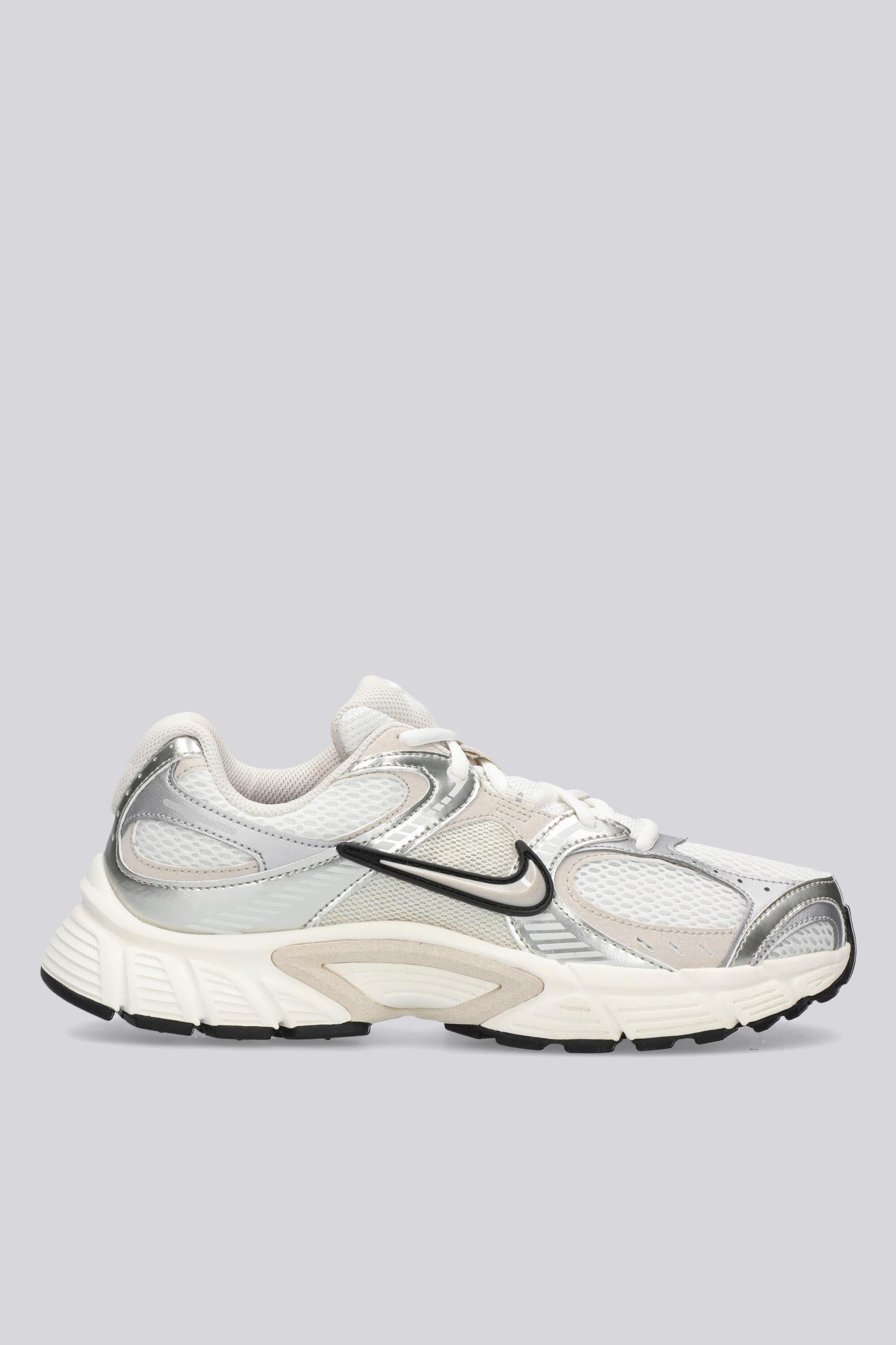 Zapatillas Nike V5 RNR beige plata blanco mujer